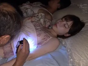 Lén lút với cô em họ cực dễ thương